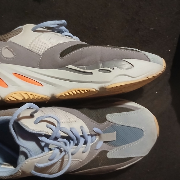 Yeezy700 Carbon Blue Mens Sneakers Nearĺy New - Picture 4 of 5